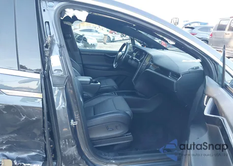 2018 Tesla Model X 100D/75D/P100D z USA, uszkodzony, nr VIN 5YJXCBE28JF137847